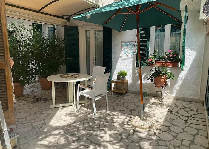 La Casina Al Mare マリーナ・ディ・カッラーラ